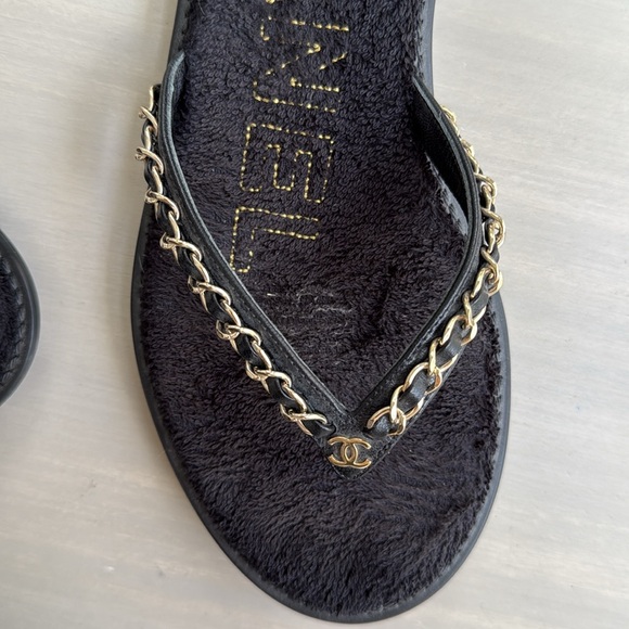 Women’s CHANEL Black Lambskin Gold Chain Flip Flop Sandals 38 - Picture 6 of 7